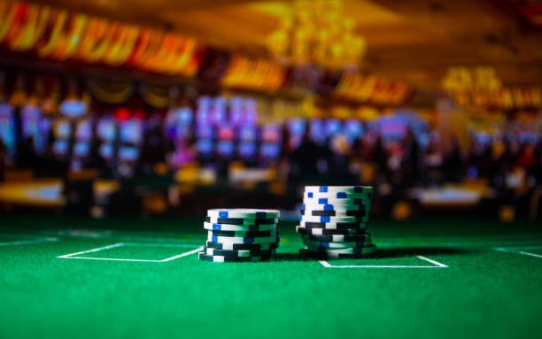 Live Capsa Susun dealer table on dewata slot with professional dealer and card layout